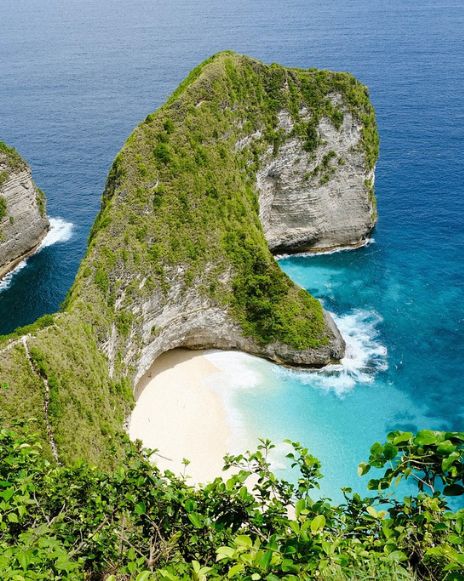 Kelingking Beach on Nusa Penida Island, near Bali