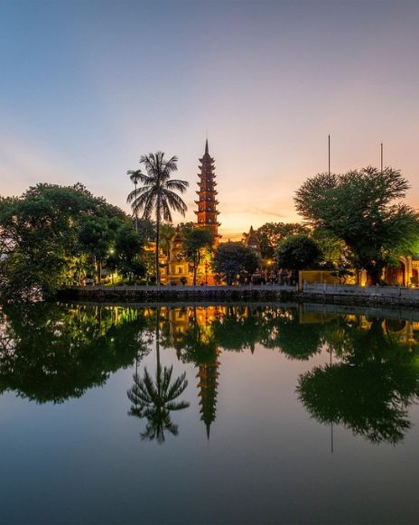 Tran Quoc Pagoda at sunset